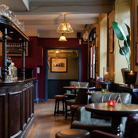 Rose And Crown Hotel London Exterior photo
